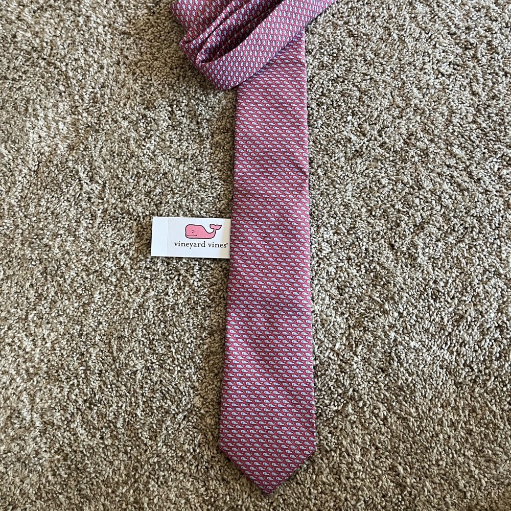 Vineyard Vines Whale Printed Tie ‘Raspberry’